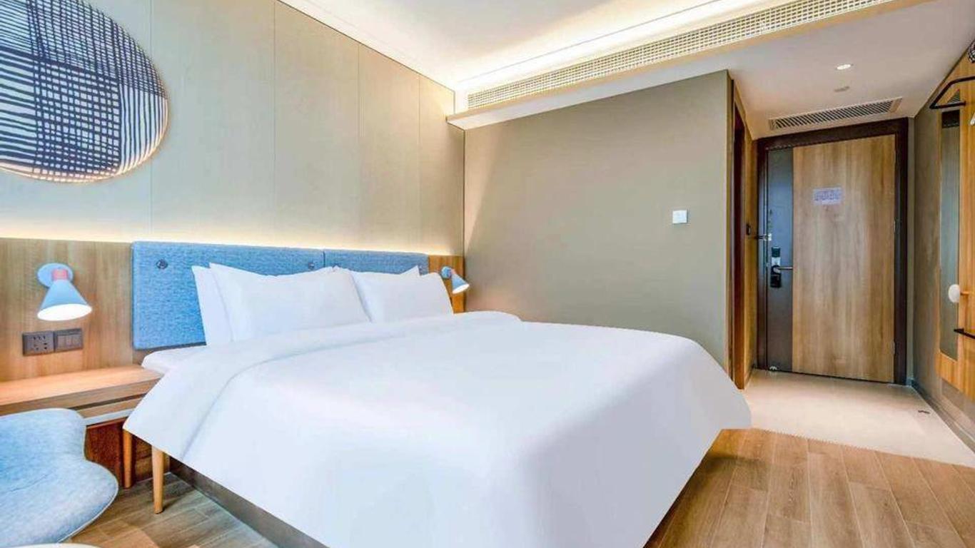 Home Inn Neo Zhuhai Gongbei Port Light Rail Terminal