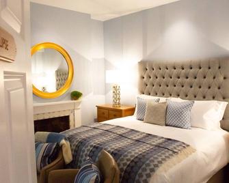The White Horse Inn - Pulborough - Bedroom