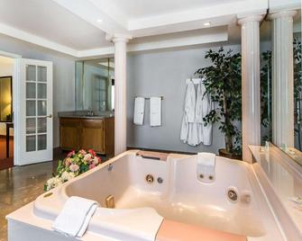 Quality Inn & Suites University/Airport - לואיסוויל - שירותי מקום האירוח