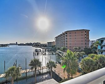 Bayfront Clearwater Beach Condo w/ Pool Access! - Clearwater - Außenansicht