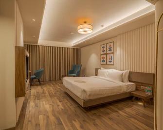 Phoenix Resort - Rajkot - Schlafzimmer