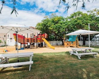 Bribie Island Hotel - Woorim - Innenhof