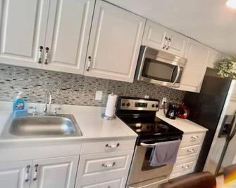 Mediterranean Apartment 5 min from the - Clearwater - Kitchen