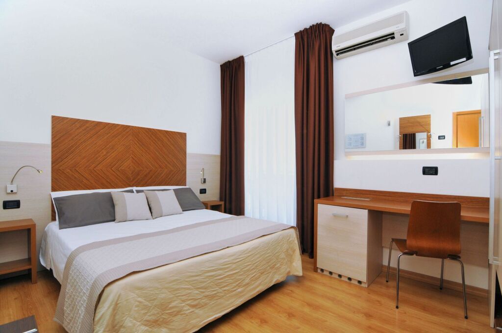 Hotel Levante - קאורלה - חדר שינה