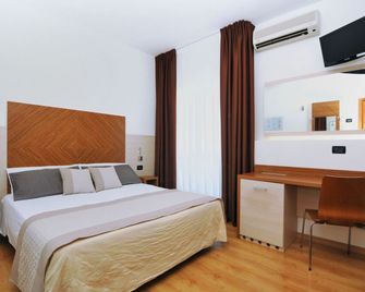 Hotel Levante - קאורלה - חדר שינה