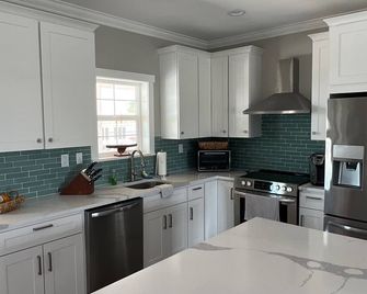 Beautiful House on Ramrod Key with boat slip and easy water access. - 램로드키 - 주방