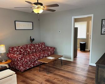 Carter #3 Two bedroom unit near Xavier Downtown - Cincinnati - Living room