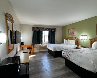 Regency Inn And Suites - Stilwell - Bedroom