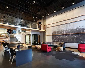 Tasteful Capitol Hill 1BR w/ Gym & Roof Deck, near I-5, by Blueground - Seattle - Lounge