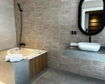 Hotel Reyes Ziries - Albolote - Badkamer