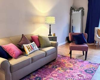 The Nest is a cozy 2-bedroom apartment on the Downtown Taylorville Square. - Taylorville