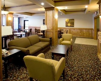 Holiday Inn Express & Suites Kingsville By IHG - Kingsville - Living room