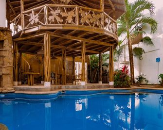 Hostal Poseidon - Puerto Cayo - Pool
