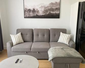 Newly Renovated - Luxury - Wawa - Huiskamer