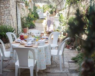 B&b Marchese By Vivimy - Marina di Mancaversa - Patio