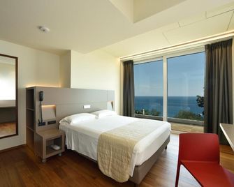 Hotel Le Roi - ואראצה - חדר שינה