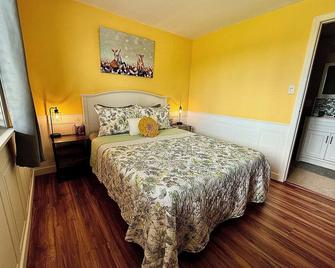 Cozy and private. 6 min drive to Beach with volcanic views. - Anchor Point - Bedroom