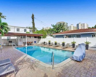 Waves Beach Town Spacious Studio Apartment For 4 People - Pompano Beach - Pool