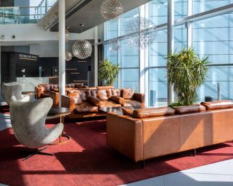 Radisson Blu Hotel London Stansted Airport - Stansted - Lobby