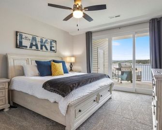 Sierra Bay Sweet Retreat - Two Pools & More! - Camdenton - Habitación
