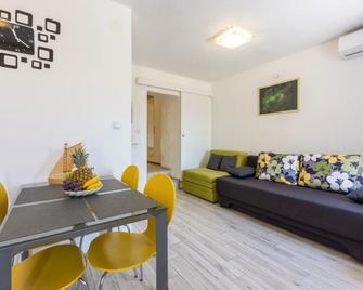 Mario - 50 m From sea - A1 - Novi Vinodolski - Living room