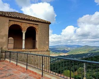 Lodging in a medieval hamlet, a wonderful experience. Restaurant,Info Point.Sl 3 - Castellar de la Frontera - Balkon
