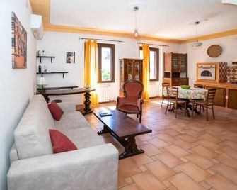 Apartment in town close to the Sardinian Northwest beaches - Sennori - Soggiorno