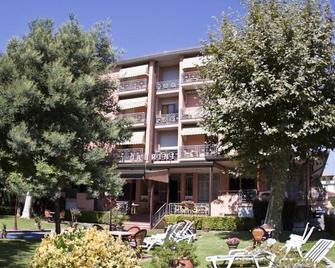 Hotel Gabrini - Marina di Massa - Κτίριο