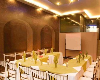 Hotel Montecarlo - Piscina & Desayuno Buffet Incluido - Ibarra - Konferenční místnost
