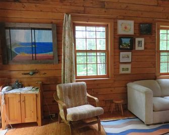 Secluded, Lakeside Log Cabin on Squam Lake with private dock - Holderness - Huiskamer
