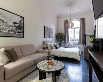 Antwerp Museum Suites Guesthouse - אנטוורפן - סלון
