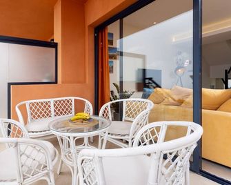 Sunny Castillo Apartment - Caleta de Fuste - Restaurante