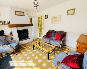 Le Gite De Parc (2 Bedrooms, Sleeps 4) - Souleuvre-en-Bocage - Salon