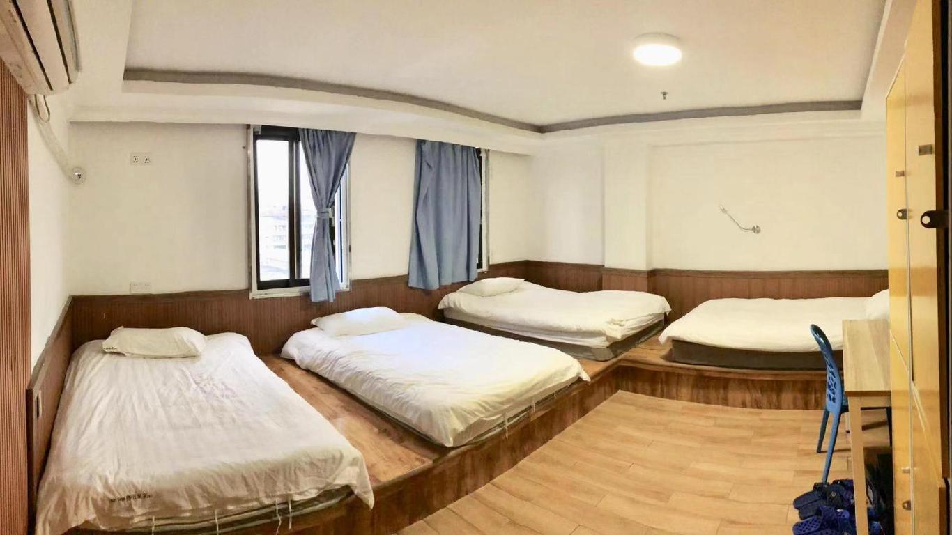 Lazy Gaga Youth Hostel
