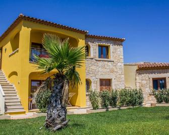 Case Gialle - San Teodoro - Budova