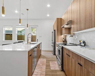 Bottom District Skyline Retreat - Dallas - Kitchen