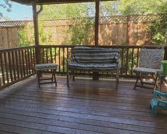 Lovely home on a quiet street - Concord - Balcony