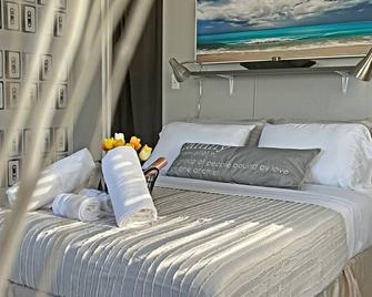 Sunny Sweet Studio for 2 guests With free Parking/Wifi, close to the Beach! - Pompano Beach - Bedroom