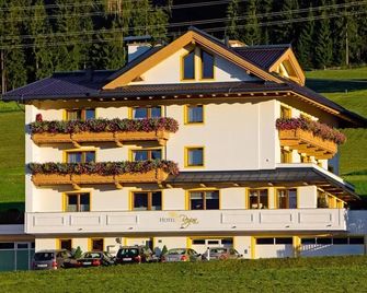 Hotel Garni Regina - Ausserweerberg - Gebouw