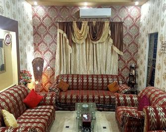 Affordable small family stay in Lahore - Lahore - Lounge