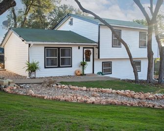 Park Place at Palmetto - Gonzales - Building