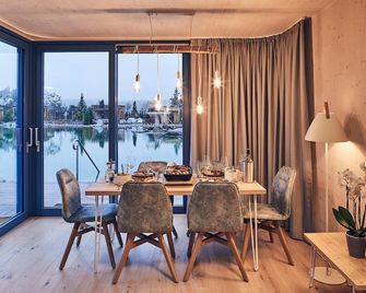 Chalet Villa (40-60 sqm) - maritime, stylish, flooded with sunlight - Лангенлойс - Їдальня