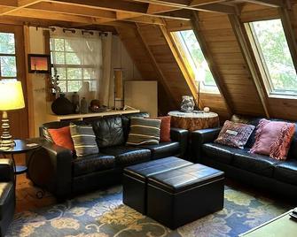 Bearly Behavin - Blue Ridge - Living room