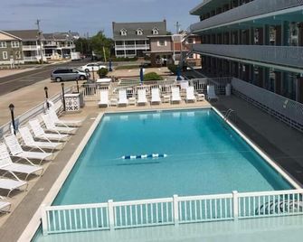 Gold Crest Resort Motel - ווילווד קרסט - בריכה