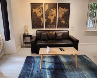 La Madeleine - Strasbourg - סטרסבור - סלון