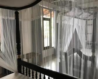 Unawatuna Beach Bungalow - - Unawatuna