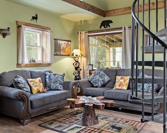 Jim Thorpe Rustic Cabin With Hot Tub, Ev Charger, Bbq Grill & Outdoor Games! - Jim Thorpe - Huiskamer