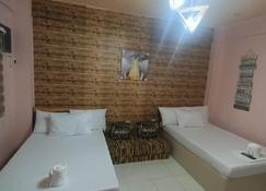 DJCI Apartelle with own bath & kitchen 101-211 - Cabanatuan City - Bedroom