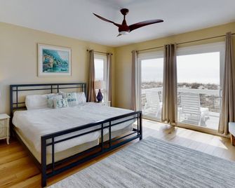 Oceanfront Oasis | Wraparound Deck, Private Beach Access, Bhi Club + Golf, 3 Suites, Dog Friendly - Bald Head Island - Bedroom