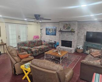 Re-Joyce House, Close to New Orleans and beaches - Bay Saint Louis - Huiskamer